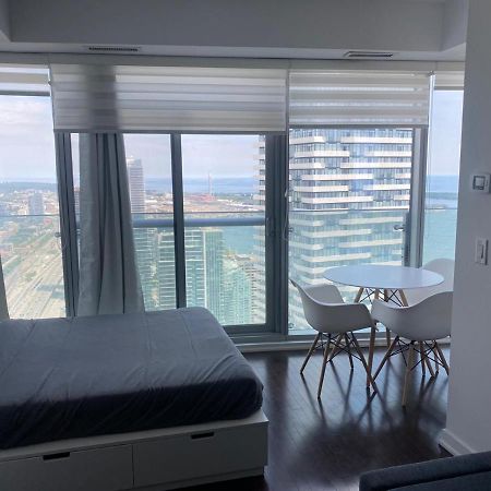 Ihost Suites Ice Condo Toronto Exterior photo