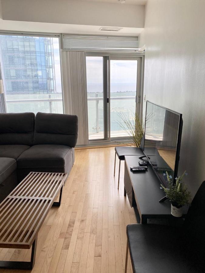 Ihost Suites Ice Condo Toronto Exterior photo