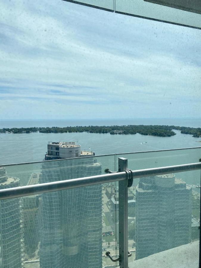 Ihost Suites Ice Condo Toronto Exterior photo