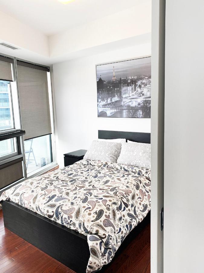 Ihost Suites Ice Condo Toronto Exterior photo