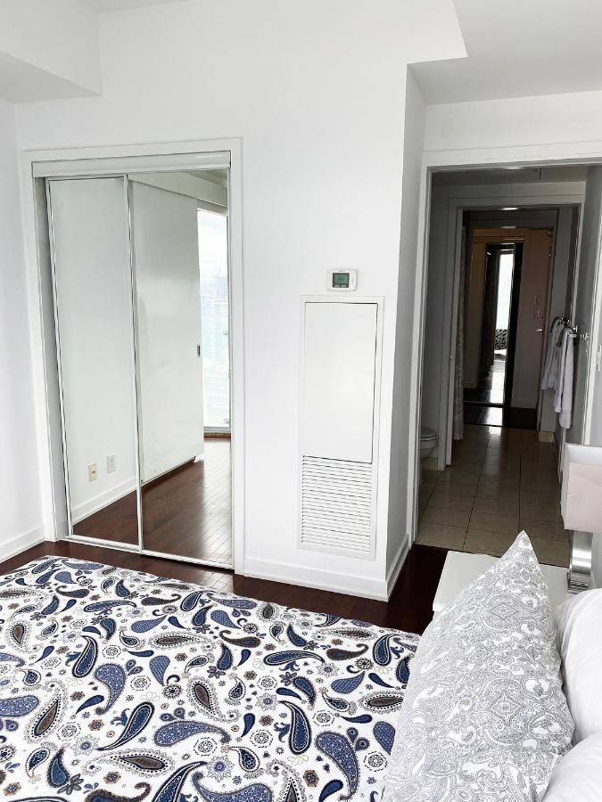 Ihost Suites Ice Condo Toronto Exterior photo