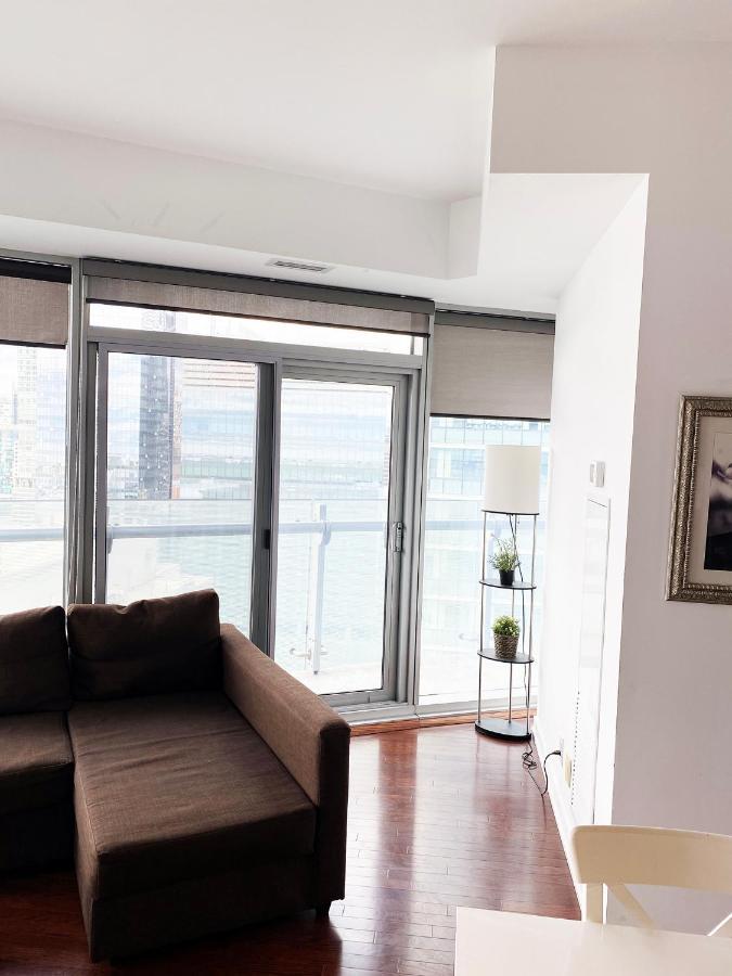 Ihost Suites Ice Condo Toronto Exterior photo