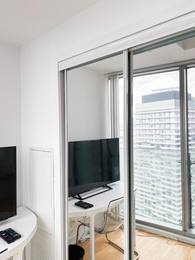 Ihost Suites Ice Condo Toronto Exterior photo