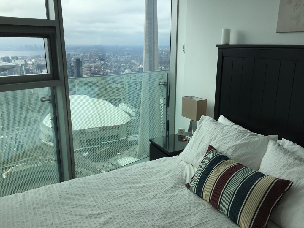 Ihost Suites Ice Condo Toronto Exterior photo