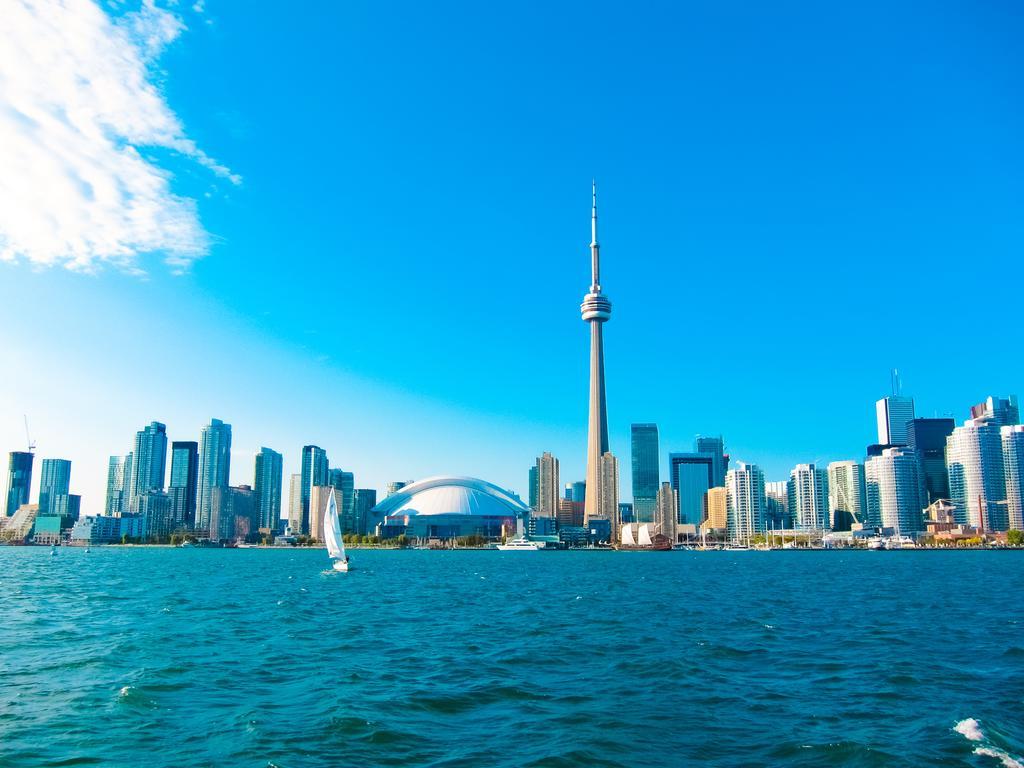 Ihost Suites Ice Condo Toronto Exterior photo
