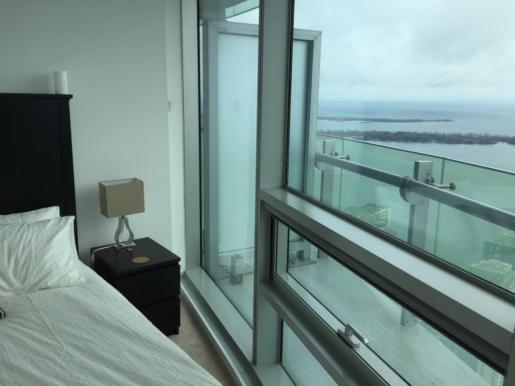 Ihost Suites Ice Condo Toronto Exterior photo