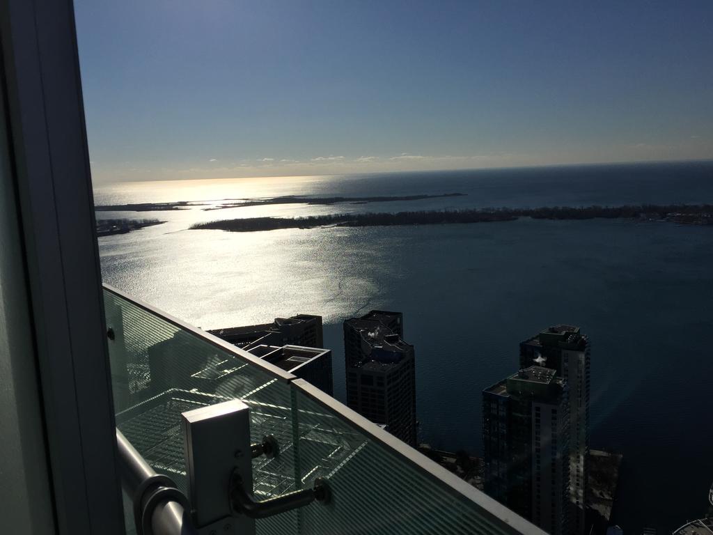 Ihost Suites Ice Condo Toronto Exterior photo