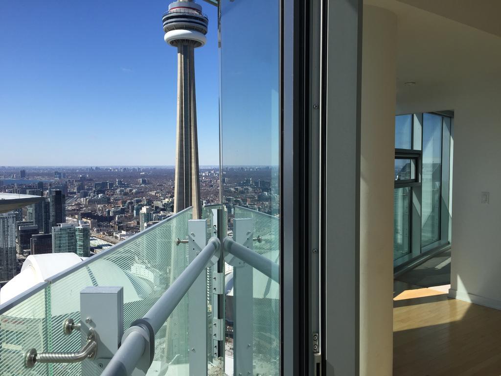 Ihost Suites Ice Condo Toronto Exterior photo